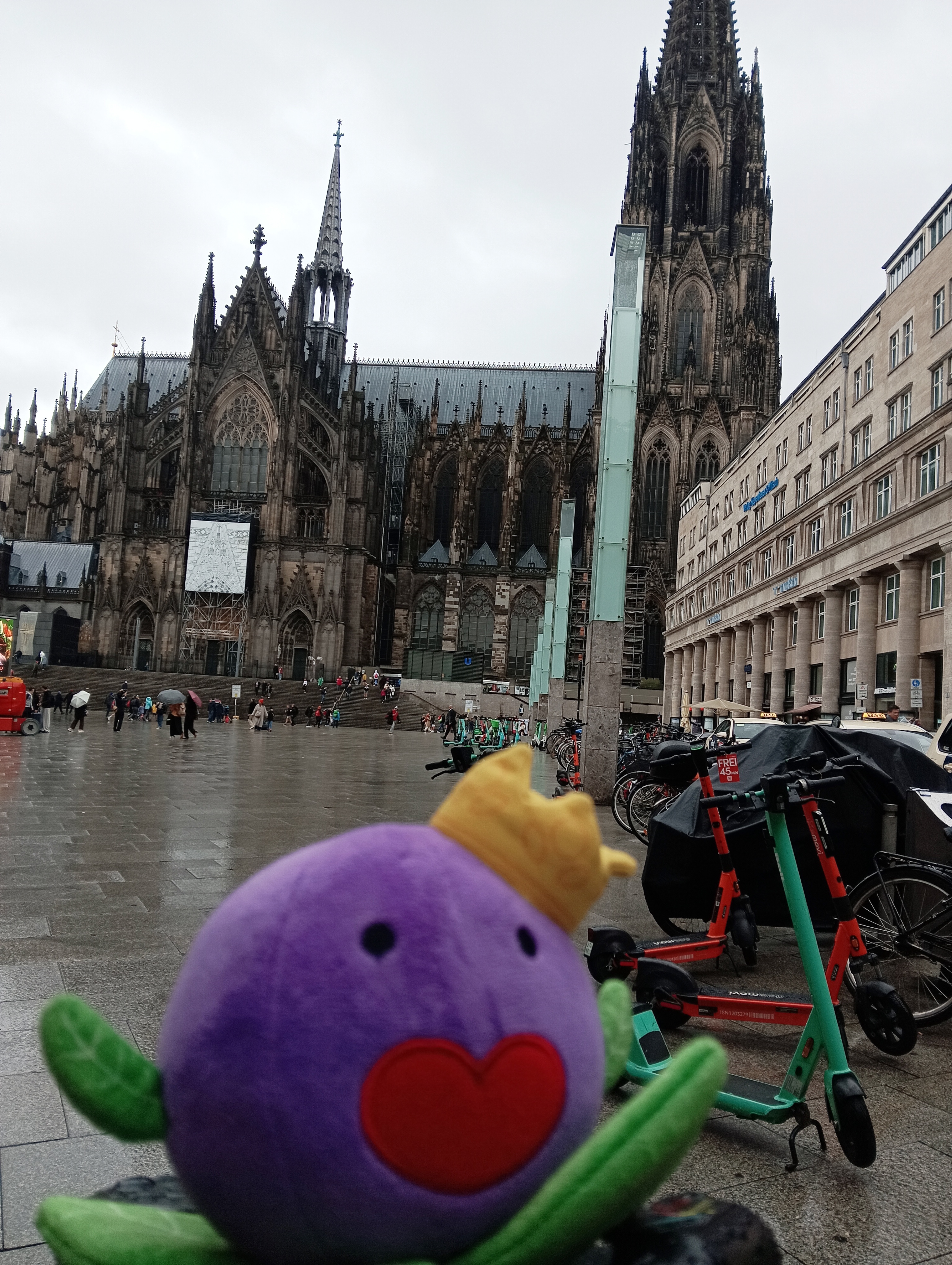 ケルンの大聖堂は大きくてびっくり!!のイメージサムネイル画像