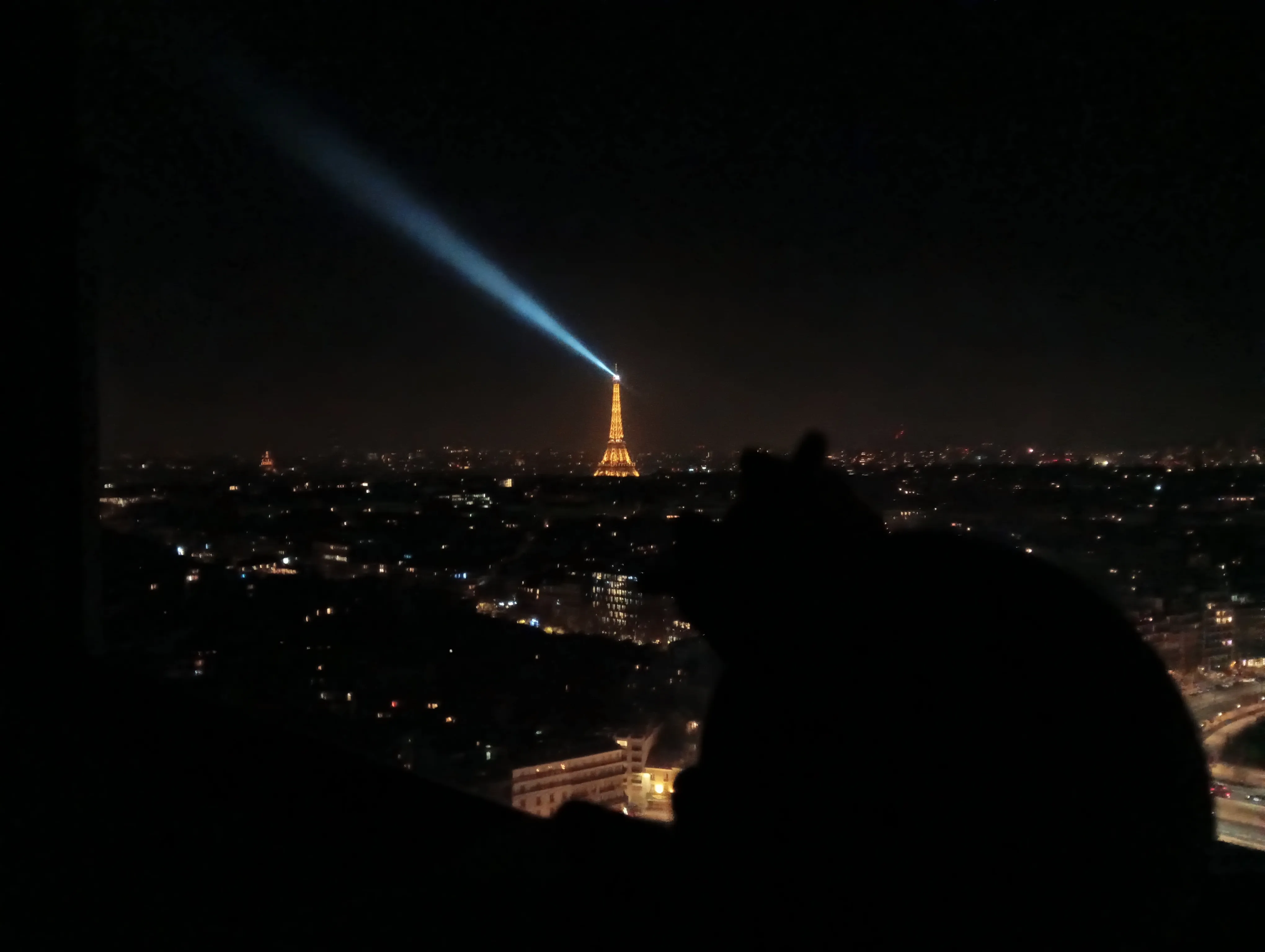 エッフェル塔　夜のイメージサムネイル画像